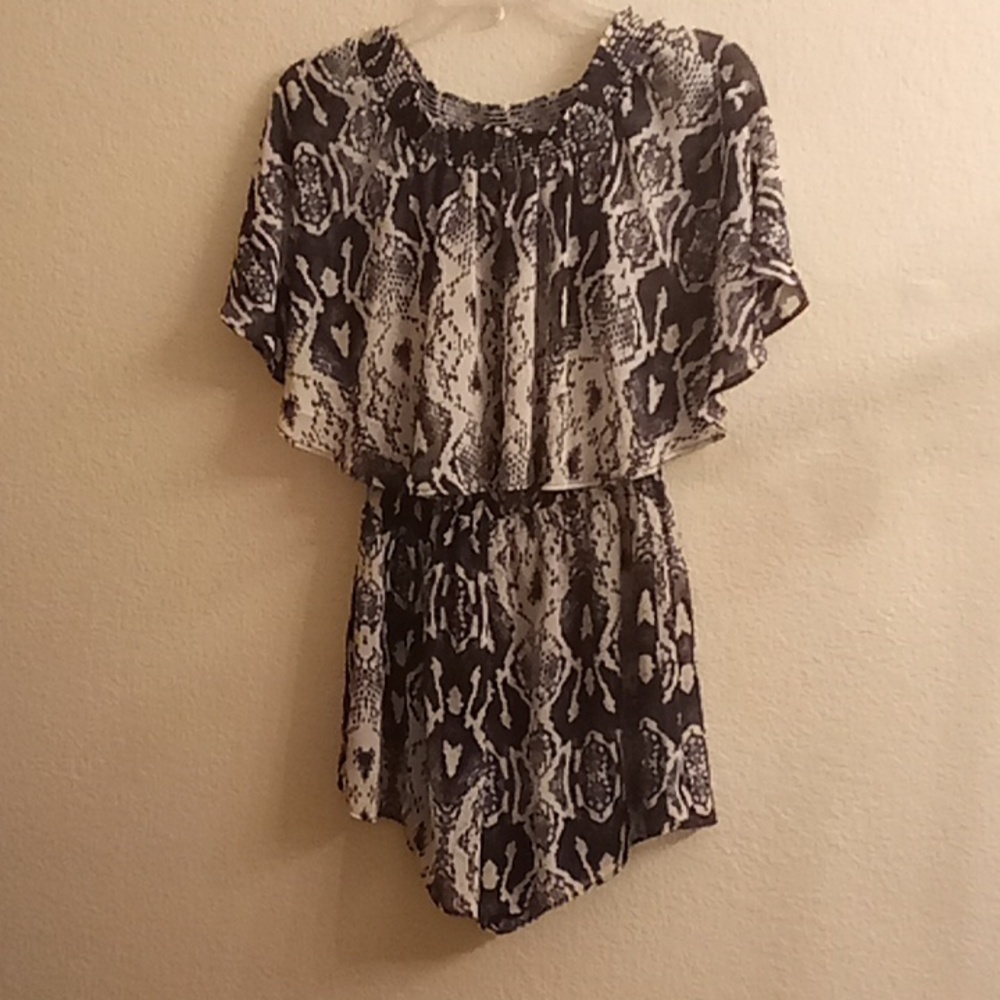 SHOW ME YOUR MUMU Y2K Round Neck Bell Sleeve Flowy Romper Sz S Black-White B27 X